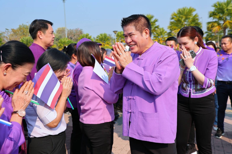 ร้อยเอกธรรมนัสพรหมเผ่านำพสกนิกรชาวจังหวัดพะเยา