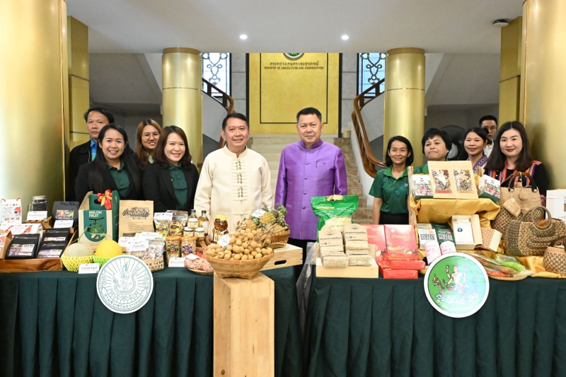 ปลัดเกษตรฯร่วมงาน“มหกรรมการเกษตรและท่องเที่ยวถนนสายดอกไม้งามริมกว๊านพะเยา”