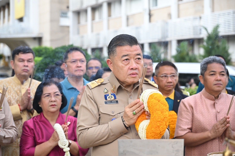 ปลัดเกษตรฯ เข้าสักการะสิ่งศักดิ์สิทธิ์ประจำกระทรวงฯ ในโอกาสเข้ารับตำแหน่งใหม่