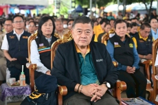 ปลัดเกษตรฯลงพื้นที่ชัยภูมิมอบปัจจัยการผลิตแก่เกษตรกร