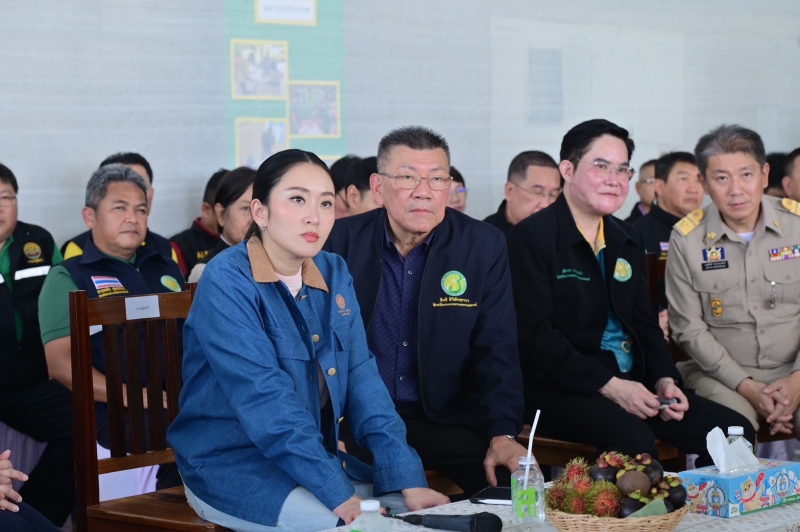 นายกฯอิ๊งค์ลุยเมืองจันทร์พบชาวสวนและผู้ประกอบการ