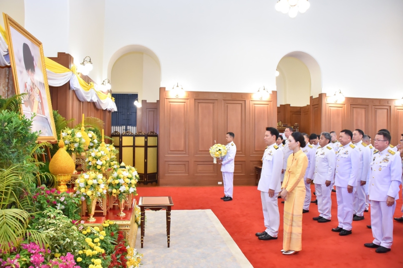 รมว.อรรถกรนำคณะผู้บริหารร่วมลงนามถวายพระพรเนื่องในโอกาสวันเฉลิมพระชนมพรรษาพระบาทสมเด็จพระเจ้าอยู่หัว