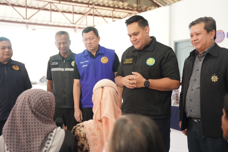 “รมช.อามินทร์”ชูสินค้าท้องถิ่นนราธิวาส