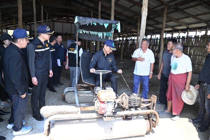 รองปลัดเกษตรฯลงพื้นที่ติดตามสถานการณ์เกลือทะเลและประชุมหารือพัฒนาระบบการผลิตและการตลาดเกลือทะเลไทยในระดับพื้นที่