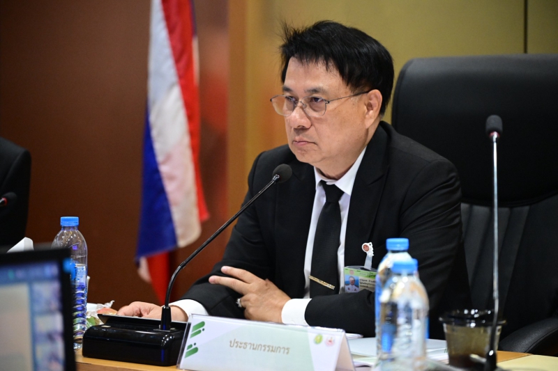 รมช.นเรศนั่งหัวโต๊ะประชุมคณะกรรมการพัฒนาที่ดิน