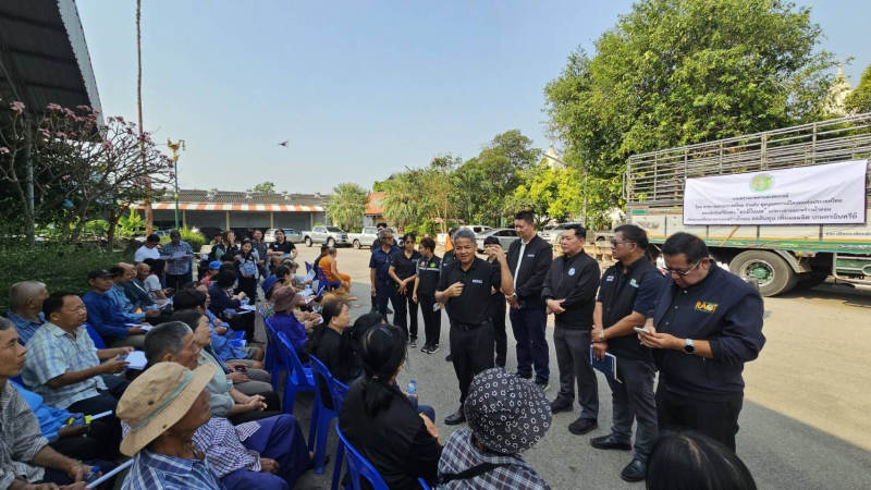 กระทรวงเกษตรฯ มอบ "อะมิโนนม" 10,000 ลิตร หนุนชาวสวนมะพร้าวดำเนินสะดวก ลดต้นทุน-เพิ่มผลผลิตเกษตรอินทรีย์