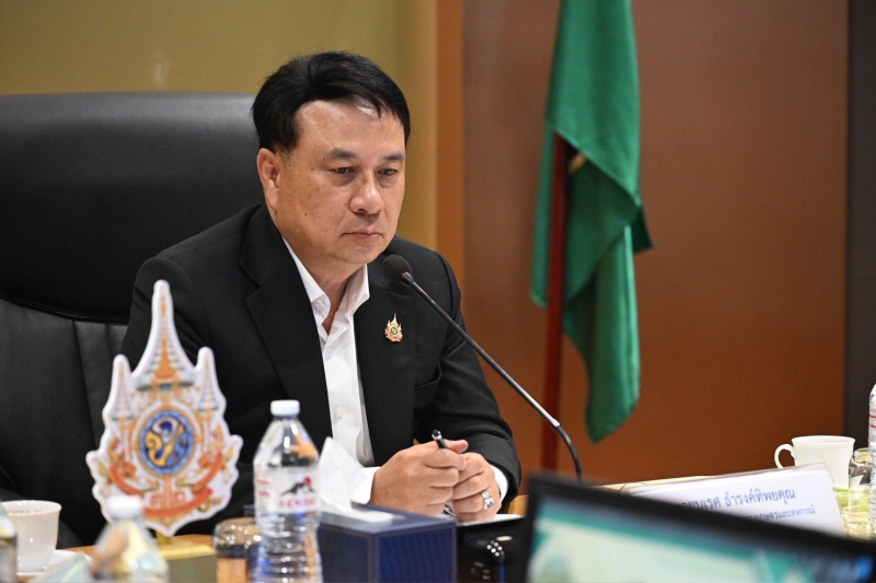 “รมช.นเรศ” นั่งหัวโต๊ะ หารือมาตรการดูแลเกษตรกรและผลผลิตลำไย ปี 2569