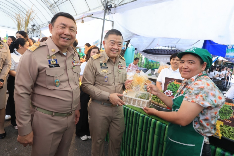 ส.ป.ก.ครบรอบ51ปีเปิดบูธสินค้าคุณภาพ