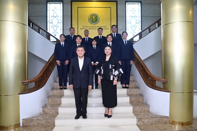 “รองปลัดฯนฤมล”มอบประกาศนียบัตรและให้โอวาทแก่เยาวชนเกษตร