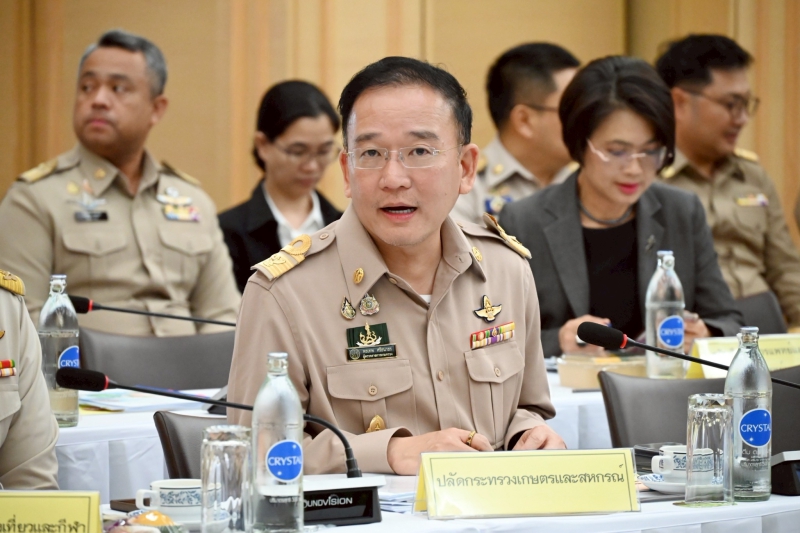 ดร.พรเทพ ศรีธนาธร ผู้ตรวจราชการกระทรวงเกษตรและสหกรณ์ ได้รับมอบหมายจากปลัดกระทรวงเกษตรและสหกรณ์เข้าร่วมการประชุมคณะกรรมการโครงการหมู่บ้านสหกรณ์สันกำแพง อำเภอแม่ออน ตามพระราชดำริ จังหวัดเชียงใหม่