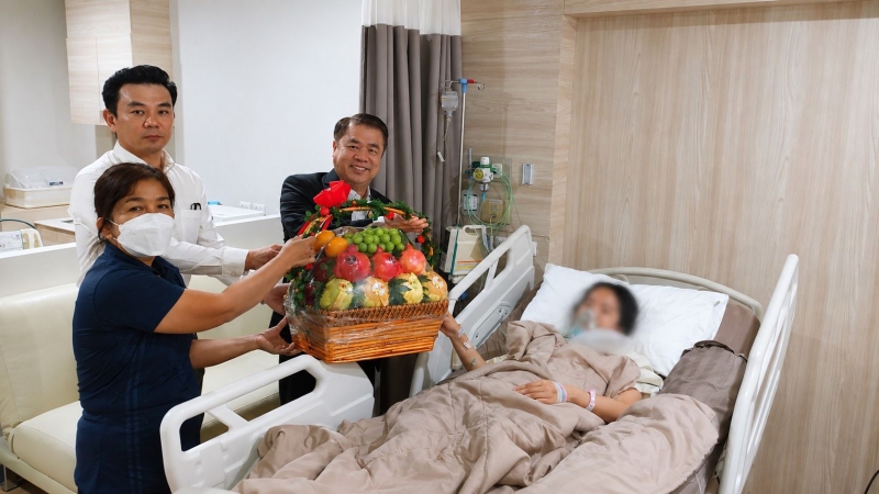 “สุริยะ” เยี่ยมให้กำลังใจครูบาดเจ็บเหตุกราดยิงโรงเรียนเทพศิรินทร์ นนทบุรี ย้ำรัฐพร้อมดูแลเต็มที่ พร้อมติดตามการช่วยเหลือต่อเนื่อง