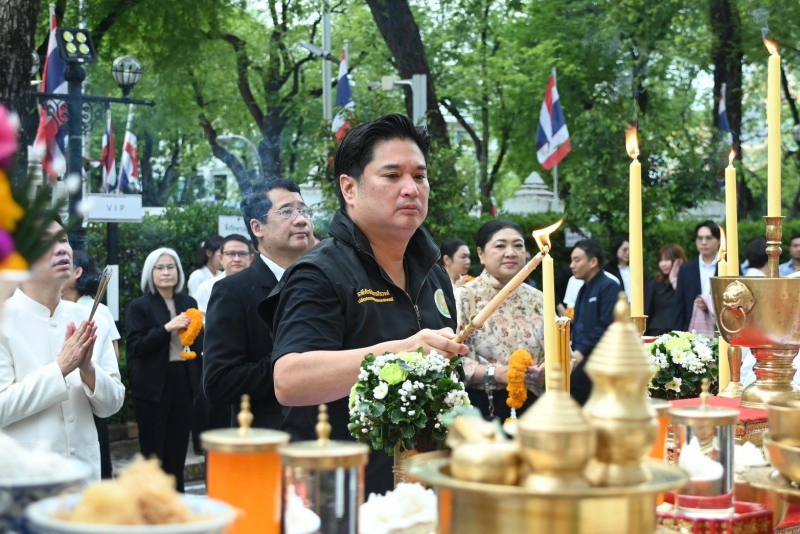 ปลัดเกษตรฯเข้าสักการะสิ่งศักดิ์สิทธิ์ประจำกระทรวงฯ